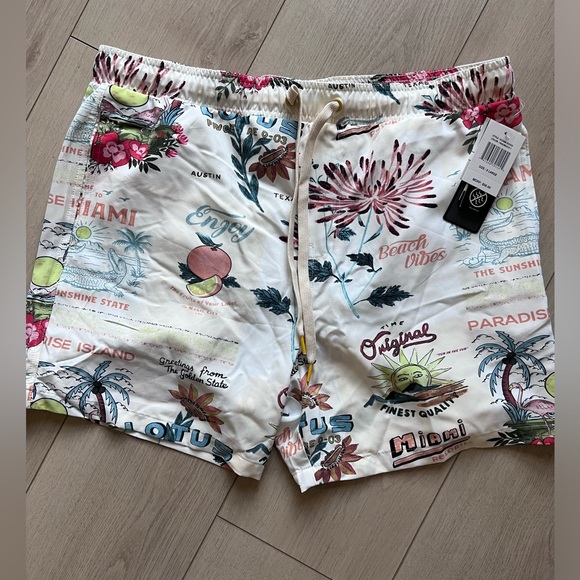 NWT men’s graphic swim trunks XL - Picture 3 of 3